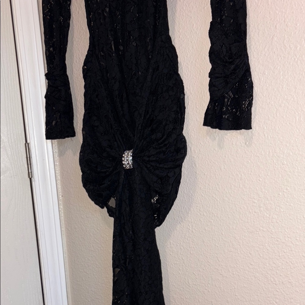 Chic Black Lace Long Sleeve Dress - Picture 3 of 8